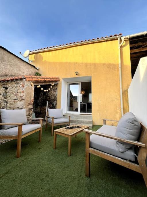 Puy Du Fou Apartment Лес Хербиерс Екстериор снимка